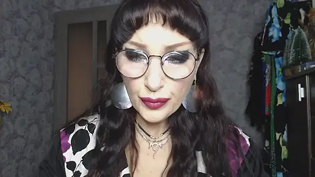 Aziza1 online show from 11/17/25, 08:18