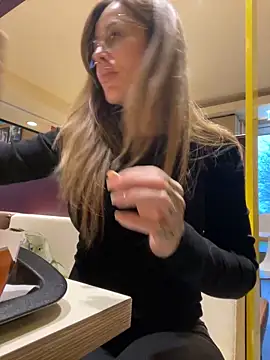 Etwas neugierig online show from 03/03/26, 04:36