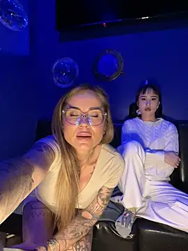 Etwas neugierig online show from 02/05/26, 03:30