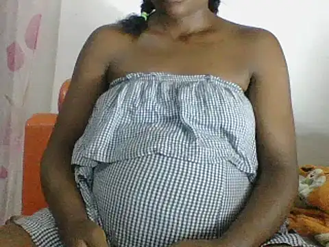 Snapshot of Hamie_sexy chatting on 03/02/25, 06:03 Hamie sexy online show from 03/02/25, 06:03
