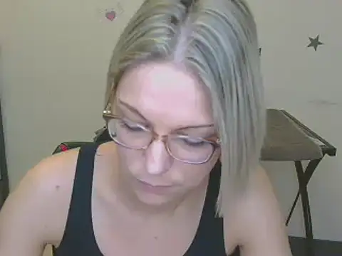 Snapshot of alixfeeling chatting on 01/09/25, 05:33 alixfeeling online show from 01/09/25, 05:33