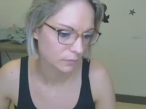 Snapshot of alixfeeling chatting on 01/18/25, 03:16 alixfeeling online show from 01/18/25, 03:16