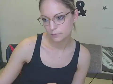 Snapshot of alixfeeling chatting on 12/30/24, 03:56 alixfeeling online show from 12/30/24, 03:56