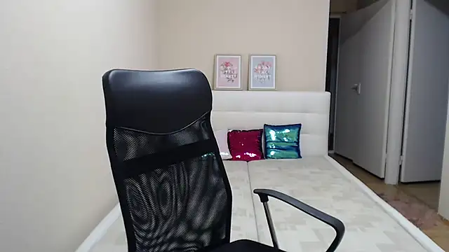 Snapshot of AnnaSweet18 chatting on 10/31/25, 07:21 AnnaSweet18 online show from 10/31/25, 07:21