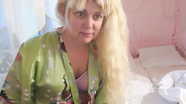 Snapshot of SunnySylvia chatting on 11/27/25, 05:30 SunnySylvia online show from 11/27/25, 05:30