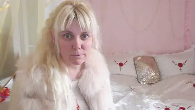 Snapshot of SunnySylvia chatting on 11/29/25, 02:28 SunnySylvia online show from 11/29/25, 02:28