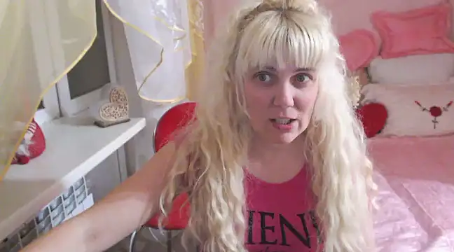 Snapshot of SunnySylvia chatting on 02/21/25, 05:09 SunnySylvia online show from 02/21/25, 05:09