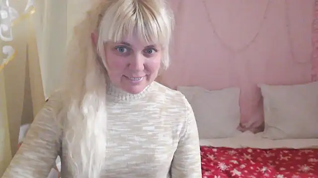 Snapshot of SunnySylvia chatting on 12/01/25, 05:25 SunnySylvia online show from 12/01/25, 05:25