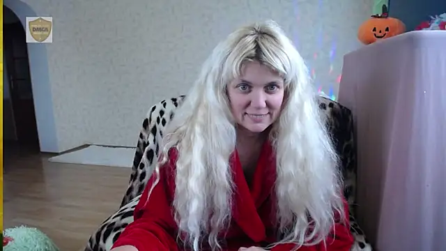 Snapshot of SunnySylvia chatting on 10/24/25, 06:01 SunnySylvia online show from 10/24/25, 06:01