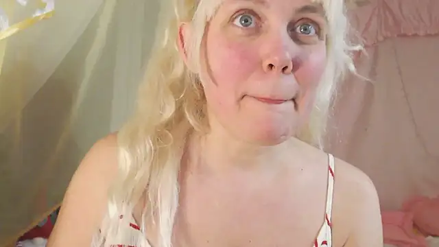 Snapshot of SunnySylvia chatting on 02/16/26, 05:22 SunnySylvia online show from 02/16/26, 05:22
