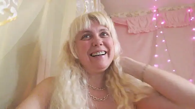 Snapshot of SunnySylvia chatting on 02/12/26, 06:07 SunnySylvia online show from 02/12/26, 06:07