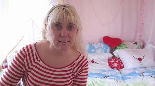 Snapshot of SunnySylvia chatting on 03/02/25, 11:30 SunnySylvia online show from 03/02/25, 11:30