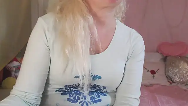 Snapshot of SunnySylvia chatting on 02/06/26, 03:30 SunnySylvia online show from 02/06/26, 03:30
