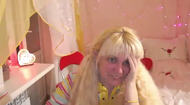 Snapshot of SunnySylvia chatting on 03/18/25, 05:23 SunnySylvia online show from 03/18/25, 05:23