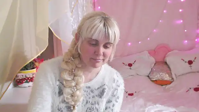 Snapshot of SunnySylvia chatting on 03/22/26, 04:41 SunnySylvia online show from 03/22/26, 04:41