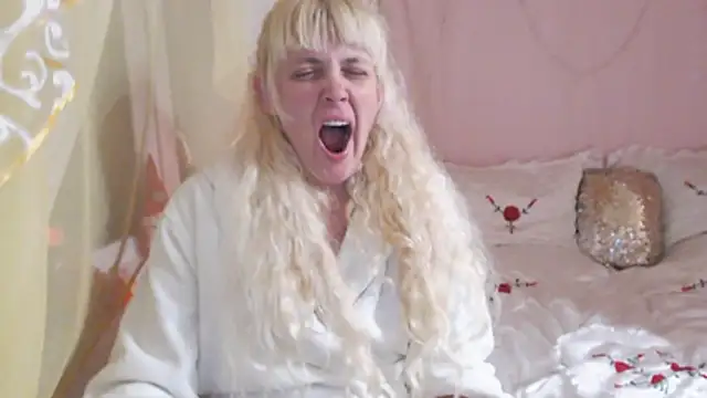 Snapshot of SunnySylvia chatting on 11/27/25, 05:35 SunnySylvia online show from 11/27/25, 05:35
