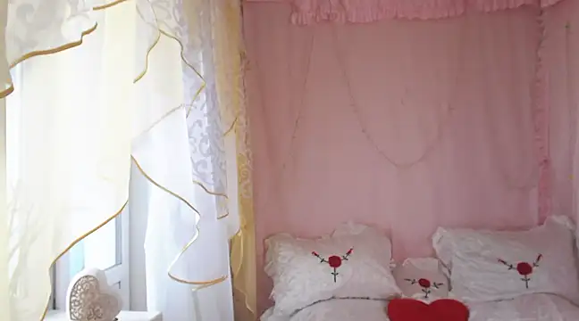 Snapshot of SunnySylvia chatting on 03/18/25, 12:17 SunnySylvia online show from 03/18/25, 12:17