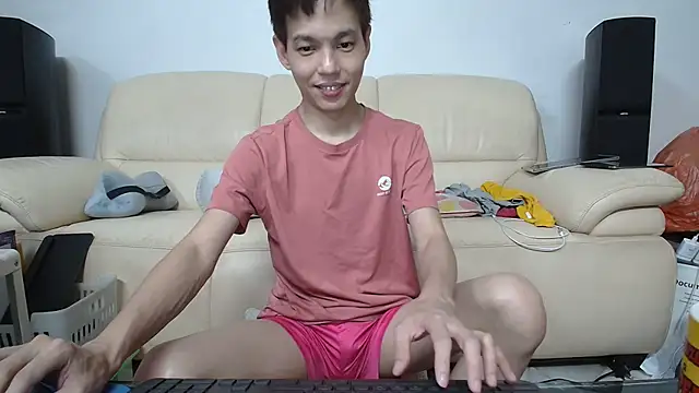 Snapshot of andrewooi chatting on 06/19/26, 02:12 andrewooi online show from 06/19/26, 02:12