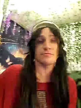 Snapshot of MaddyC6992 chatting on 01/04/25, 10:27 MaddyC6992 online show from 01/04/25, 10:27