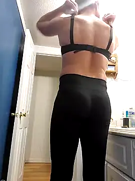 Snapshot of MaddyC6992 chatting on 02/08/25, 12:49 MaddyC6992 online show from 02/08/25, 12:49