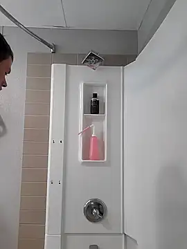 Snapshot of MaddyC6992 chatting on 01/26/25, 04:09 MaddyC6992 online show from 01/26/25, 04:09