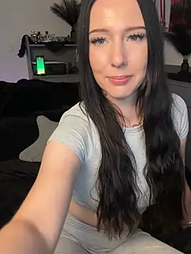 Trixie-Tainted online show from 04/15/26, 07:58