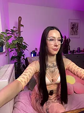 Snapshot of Trixie-Tainted chatting on 02/18/25, 05:31 Trixie-Tainted online show from 02/18/25, 05:31