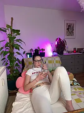 Snapshot of Trixie-Tainted chatting on 03/15/25, 04:43 Trixie-Tainted online show from 03/15/25, 04:43