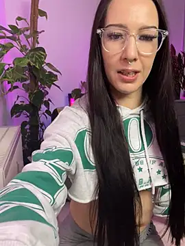 Snapshot of Trixie-Tainted chatting on 02/19/25, 02:01 Trixie-Tainted online show from 02/19/25, 02:01