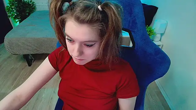 Snapshot of CranberryHot chatting on 06/18/26, 04:22 CranberryHot online show from 06/18/26, 04:22