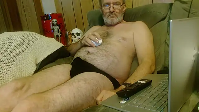 Snapshot of snickers1 chatting on 09/09/25, 02:26 snickers1 online show from 09/09/25, 02:26