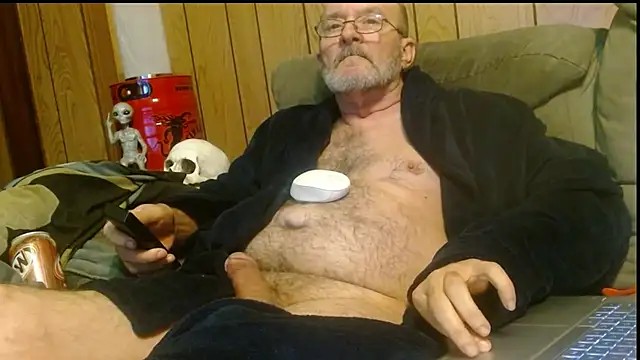 Snapshot of snickers1 chatting on 10/13/25, 08:05 snickers1 online show from 10/13/25, 08:05