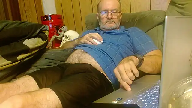 Snapshot of snickers1 chatting on 10/11/25, 03:40 snickers1 online show from 10/11/25, 03:40