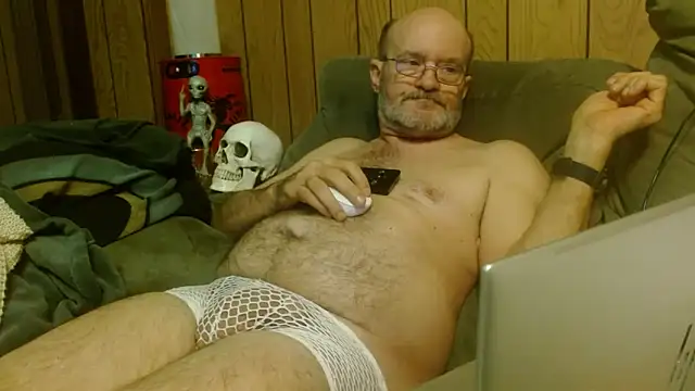 Snapshot of snickers1 chatting on 09/25/25, 06:30 snickers1 online show from 09/25/25, 06:30