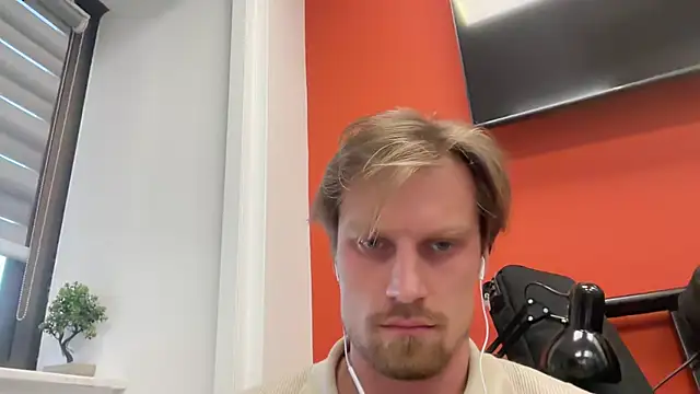 fmodel online show from 03/11/26, 03:06