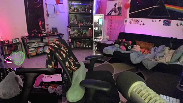 Snapshot of kushlungs666 chatting on 03/02/25, 12:36 kushlungs666 online show from 03/02/25, 12:36