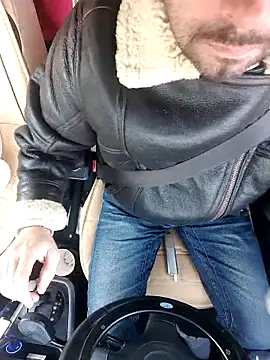 Snapshot of spidrman8 chatting on 11/23/25, 03:00 spidrman8 online show from 11/23/25, 03:00