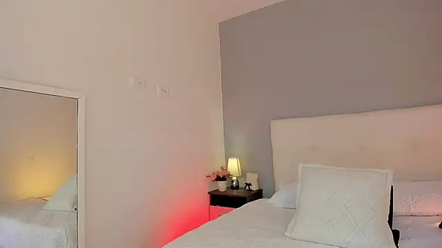 Snapshot of NataliaBuiles chatting on 11/18/25, 06:22 NataliaBuiles online show from 11/18/25, 06:22