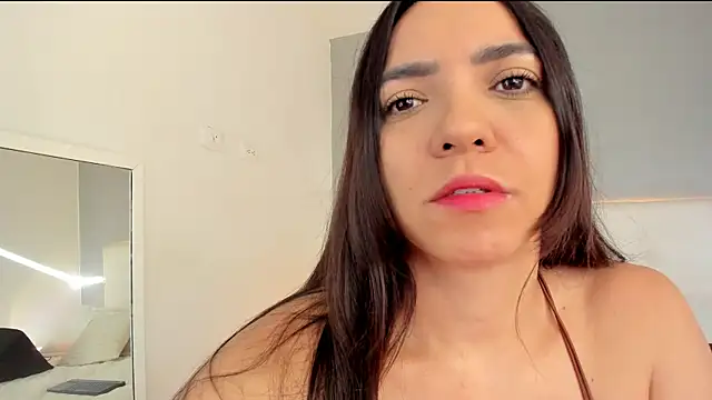 Snapshot of NataliaBuiles chatting on 06/20/26, 12:32 NataliaBuiles online show from 06/20/26, 12:32