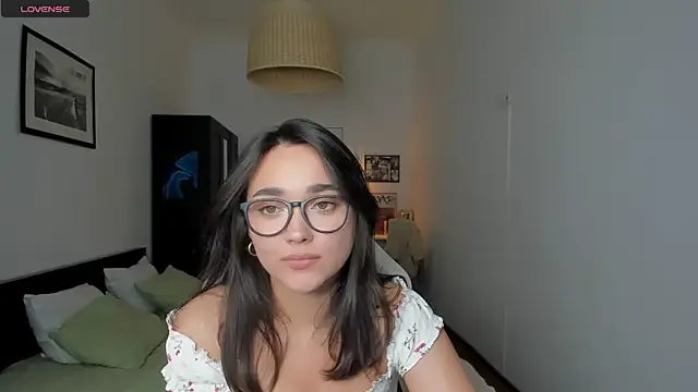 Snapshot of Tiffany_Flynn chatting on 12/18/24, 01:48 Tiffany Flynn online show from 12/18/24, 01:48
