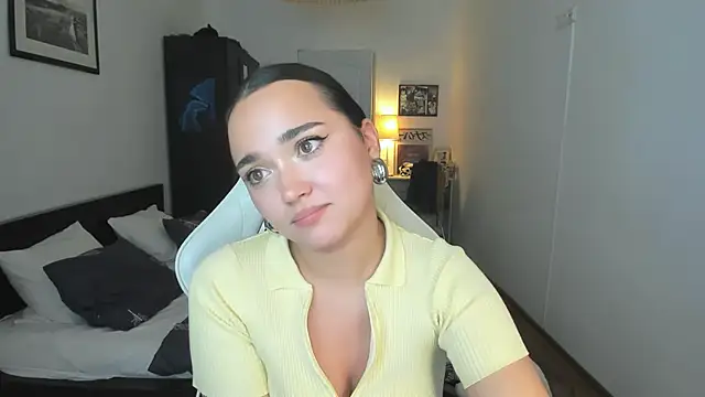 Snapshot of Tiffany_Flynn chatting on 12/24/24, 01:16 Tiffany Flynn online show from 12/24/24, 01:16