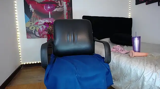 coraline101  online show from 03/08/25, 07:38