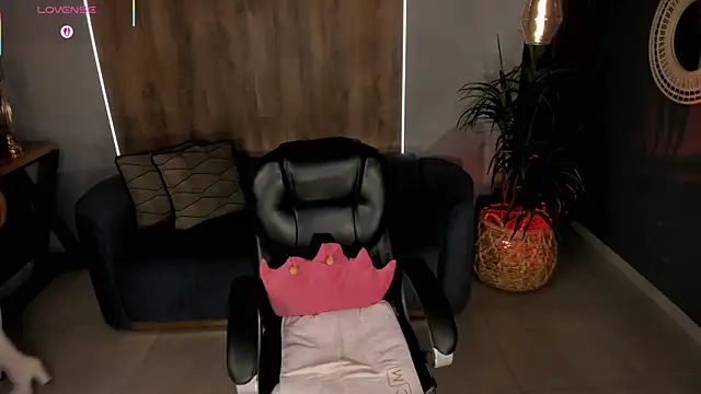 DannieSmith1 online show from 04/08/26, 11:17