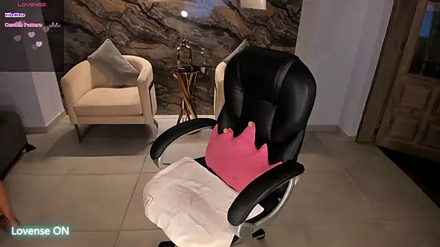 DannieSmith1 online show from 10/17/25, 11:28