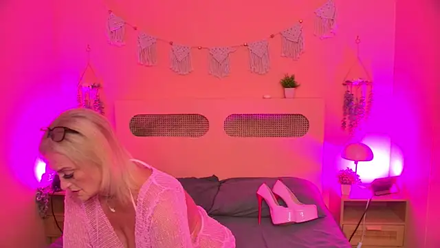 Snapshot of SarahDanielBabestation chatting on 07/27/26, 08:05 SarahDanielBabestation online show from 07/27/26, 08:05