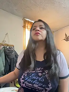 latinfemale online show from 04/15/26, 08:20