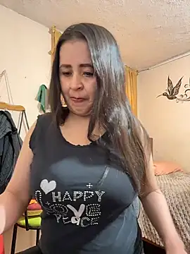 latinfemale online show from 06/25/26, 10:37