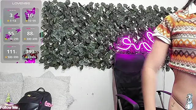 Snapshot of DestinyHills chatting on 12/01/25, 12:06 DestinyHills online show from 12/01/25, 12:06