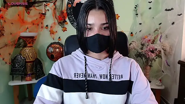 Snapshot of DestinyHills chatting on 10/29/25, 12:15 DestinyHills online show from 10/29/25, 12:15