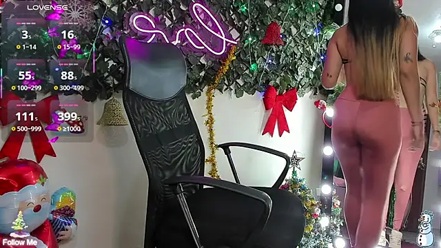 Snapshot of DestinyHills chatting on 12/18/25, 03:11 DestinyHills online show from 12/18/25, 03:11